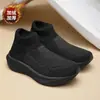 Novos tênis esportivos de inverno quentes, leves e forrados com fleece para corrida ao ar livre, para homens e mulheres, estilo casal, tênis meia slip-on em fly-knit