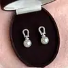 Brincos de ferradura em prata s925 com agulha, luxo leve, elegantes, totalmente cravejados com diamantes, tarrachas de pérola, nicho, brincos super bonitos, únicos e charmosos