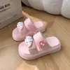 Chinelos Cinnamoroll Femininos Verão 2024 Novo Estilo Uso Externo Macios Sola Grossa Aumentam Altura Estilo Fada Praia Litoral Chinelos
