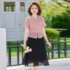Elegante vestido de verano para madres, elegante encaje nuevo modelo 2026, vestido de dos piezas falso de manga corta para mujeres de mediana edad y mayores