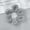 Estilo Xiaoxiang Lana Hecho a Mano Flor Tridimensional Corsage Accesorios para Mujer Primavera y Otoño Nuevo Suéter de Punto Prenda Piezas de Flor Decorativas