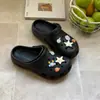 Sandalias perforadas con soporte para el arco para mujer con suelas finas para verano, transpirables y resistentes al olor, chanclas de playa cerradas de EVA con diseño de estrella de mar