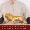 Yang Tongji Adorno de León de Pekín Artesanía Regalo Decoración León de la Ciudad Prohibida León de Cobre León sin Base para Puerta de Palacio
