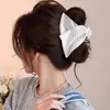 Pinza de garra de triángulo de lazo estilo coreano para mujer, pinza de pelo grande con un toque de alta gama, exquisita pinza de tiburón, pasador de tela vintage