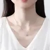 Colar Feminino Pingente de Zircônia Estilo Minimalista Novo Jinse Versátil para o Trabalho e Uso Casual Acessório de Corrente Curta para o Pescoço