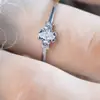 Anel Elegante Versátil de Zircônia em Forma de Trevo de Quatro Folhas, Moda Simples, Presente de Casamento para Namorada, Presente de Feriado para Mulheres, Anel Ins Elegante Versátil