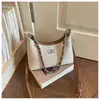 Bolso de axila de moda para mujer 2026 Nuevo modelo de gama alta versátil para el trabajo diario bolso de hombro bolso cruzado casual simple con cadena