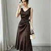 Vestido Longo Feminino de Verão Francês Elegante com Estampa de Bolinhas Laço Fenda Assimétrica Sem Mangas