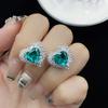 Conjunto de tres piezas en forma de corazón en la parte inferior de la contraportada simulación esmeralda turmalina diamante completo anillo abierto temperamento de mujer colgante traje de aretes