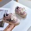 Sapatos para bebês e crianças pequenas, modelos de primavera e outono, tênis de corrida da moda para meninas, sapatos casuais, tênis esportivos respiráveis antiderrapantes de sola macia para meninos