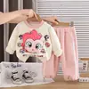 Conjunto de Roupa Infantil para Meninas Primavera e Outono 2026 Novo Estiloso Roupas Infantis para Bebês Meninas Moletom de Manga Longa com Desenho Conjunto de Duas Peças