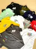 Puesto callejero 10 yuan por pieza Feria de exposición de modelos Feria del templo Mercado nocturno Puesto callejero de verano Ropa para hombre Cuello redondo Mangas cortas
