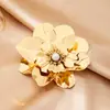 Broche Flor Dourada Pérola Venda Quente Transfronteiriça, Broche de Metal de Luxo de Alta Qualidade, Atacado de Acessórios para Terno e Casaco