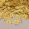 Pingente Antigo Cor Dourada Gotejamento de Óleo Brilhante Dourado Caractere Pequeno com Furo para Passagem Acessórios DIY Brinquedo Cultural Acessórios Venda por Atacado