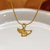Colar Três Vidas da Sorte Novo Modelo 2025 Pingente Folha de Ginkgo Feminino Corrente para Clavícula Aço Titânio de Alta Qualidade Ouro 18K