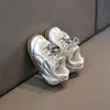Tênis Feminino 2026 Primavera e Outono Nova Moda Estiloso Casual Sola Macia Antiderrapante Versátil Desenho Animado Sapatos Infantis