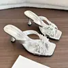 Sandalias de Tacón de Aguja de Diseño de Princesa de Moda de Verano 2026 con Lazo de Pedrería y Correa Recta