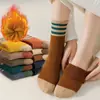 Calcetines de Invierno Gruesos Rayados para Mujer con Forro de Felpa, Calcetines Largos de Rizo para Hombre, Calcetines Cálidos de Pareja, Calcetines de Toalla para Dormir de Invierno