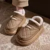 Sapatos de Algodão Quentes Espessos para Mulheres 2025 Novo Inverno Roupa Externa Forro de Lã Impermeável Solado Espesso Antiderrapante Calcanhar de Saco Chinelos de Algodão