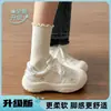 Los zapatos súper populares de 2026 son las zapatillas de pan de nicho para mujer, modelos finos de verano con suelas gruesas y zapatos blancos que aumentan la altura.