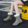 Nuevas botas de lluvia estilo japonés de media pantorrilla para mujer, zapatos de goma para uso en exteriores, botas impermeables antideslizantes, de suela gruesa, hasta el tobillo y con forro de polar, botas de lluvia cortas