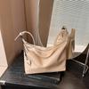 Bolso de mano exterior único que combina con todo, bolso de mano de gran capacidad, bolso de hombro para el trabajo, el ocio y la moda 2025