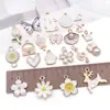 20 Estilos de Flor de Ciervo Corazón de Concha Blanca con Goteo de Aceite Colgantes para Bolsos de Mujer Accesorios para Llaveros DIY