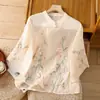 Camiseta bordada modificada estilo chino para mujer, estilo fino de verano, cuello alto, abotonada, algodón y lino, top de manga tres cuartos