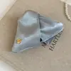 Pinza Triangular para el Cabello de Tela Estilo Coreano, Pasador Dulce y Elegante, Pinza de Tiburón, Lujo Ligero, Sensación de Alta Gama, Accesorio Versátil para el Cabello para Mujeres