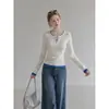 Top base de malha LiLvi branco, imitação de duas peças, manga longa, bloco de cores outono 2026, ombro direito, gola V para mulheres