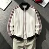 Chaqueta de pareja a rayas tipo gofre estilo americano, chaqueta de béisbol deportiva para exteriores para hombre de primavera y otoño, preppy y elegante, con cuello alto