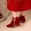 Zapatos de boda de invierno con tacones gruesos, botines para mujer, nuevo modelo 2025, zapatos de novia para vestido Xiuhe, botas rojas de tacón alto, botas de boda con forro de felpa