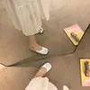 Zapatos de Mujer Retro de Plata Suave Estilo Nuevo Primavera 2025 con Falda Plisada y Mocasines Únicos