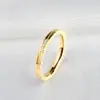 Anel de aço titânio versátil feminino Anel de aço inoxidável com diamantes estrelados Ouro 18K personalidade joia feminina da moda