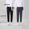 Pantalones de Traje de Nueve Puntos para Hombre Chic Tendencia Estilo Coreano Otoño/Invierno Engrosados con Felpa Color Sólido Corte Delgado Casual Simples Versátiles