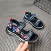 Verano Nuevo para Niños Dibujos Animados Modernos Zapatos Deportivos de Playa con Luces Niños Pequeños y Medianos Sandalias Casuales de Suela Blanda de Poliuretano