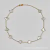 Collar Baojia de Ágata Negra Natural en Forma de Abanico Pequeño Versión de Alta Gama V-Gold con Chapado en Oro de 18 Quilates e Incrustaciones de Diamante, Cadena para Clavícula Finamente Tallada en CNC