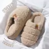 Pisar caca sentir zapatillas de algodón para mujer otoño invierno 2026 nuevo hogar interior suela gruesa con terciopelo zapatos de algodón cálidos para hombre al por mayor