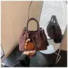 Bolso de diseño único para mujer, nuevo bolso cubo retro estilo coreano de ante, elegante bolso de hombro y bolso cruzado
