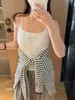 2220 # Camisola de verão nova estilo doce, retalhos bordados com letras, corte justo com bojos embutidos
