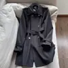 2026 Temperamento Confortável Novo Trench Coat de Comprimento Médio Estilo Britânico Jaqueta Emagrecedora Feminina Atacado H19DF8115