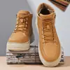 Calçados masculinos populares 2025: Novas botas casuais para caminhadas ao ar livre, calçados masculinos para outono e inverno, calçados masculinos da moda com sola grossa e cano alto.