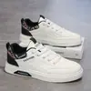 Zapatos casuales de corte bajo para hombre 2026 nuevos populares de otoño ligeros, zapatillas versátiles, zapatos blancos de suela blanda para hombre