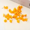A Amazon é especializada em unhas coloridas em formato I, tachinhas de plástico com cortiça, unhas de pressão, pregos pequenos redondos amarelos e brancos