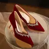 Zapatos Rojos de Tacón Alto para Mujer Zapatos de Boda Tacón de Aguja Tela de Terciopelo con Vestido Formal Brindis Banquete Novia Xiuhe Zapatos Individuales Estilo Nuevo 2026