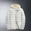 Modelos Antiguos Transfronterizos en Stock Chaquetas Ligeras de Plumas Otoño e Invierno Chaquetas Cálidas Cortas de Invierno Ligeras Fuera de Temporada con Capucha