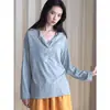 Loufu nuevo de principios de otoño estilo coreano simple y casual cuello henley corte ajustado camiseta de seda de morera y lino top ligero para mujer