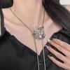 Collar de flores huecas de estilo frío y ligero de lujo para mujer, elegante y moderno, con diseño de nicho, cadena de clavícula ajustable y extraíble.