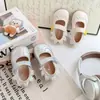 Sapatos de Couro Redondos Bordados Fofos de Desenho Animado para Bebês Meninas, Novos Sapatos Macios para Bebês Caminharem, Coleção Primavera e Outono 2026