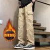 Pantalones de trabajo versátiles de moda retro americana para hombre de otoño e invierno, con felpa, pantalones largos deportivos rectos a prueba de viento para exteriores, de moda para hombre